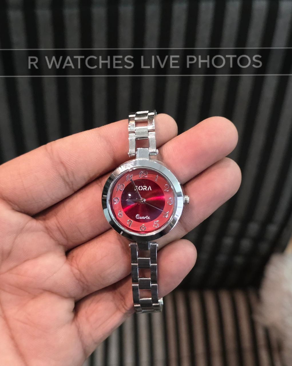 (OS)⭐ Eora Girls Silver Red Dial