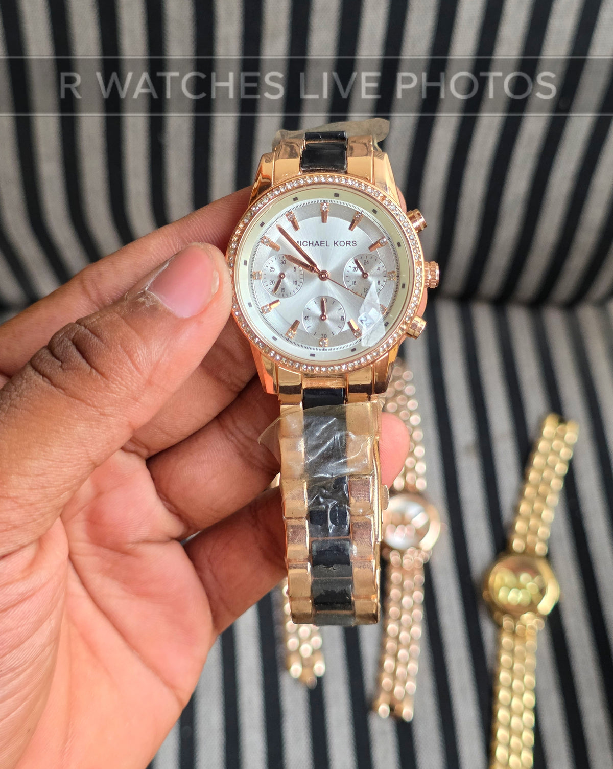 (OS)🖤⬆️⭐ Michael Kors girls dual tone White (MKG37)